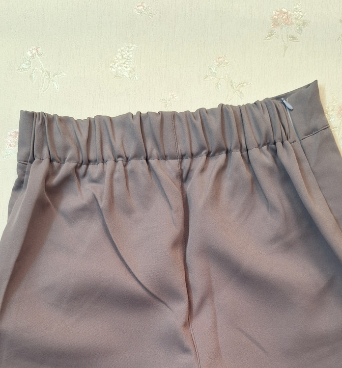 پشت کمر شلوار کشی هست