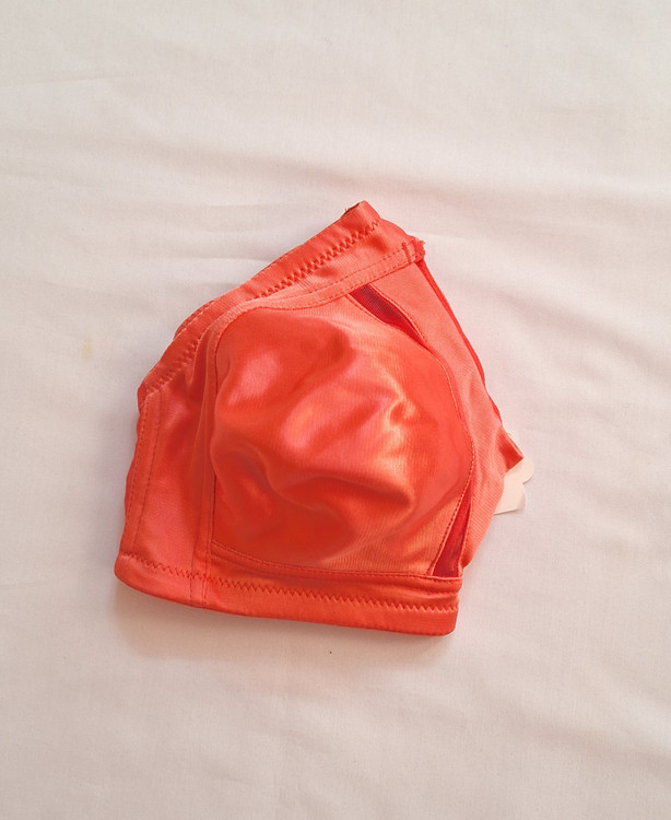 رنگ مرجانی توعکس پررنگ افتاده