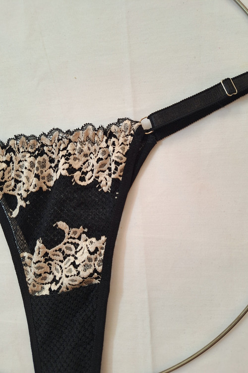 کمر شورت بندتنظیمی دارد